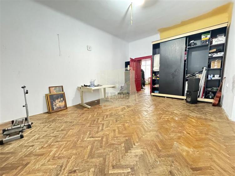 Apartament cu 4 camere 2 bai si balcon in zona Ultracentrala