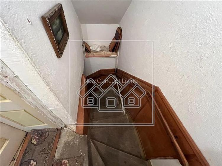 Casa de vanzare in Cisnadie - 6 camere, garaj - teren 250 mp - 8