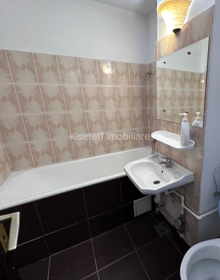 Piața Progresul.Apartament de 3 camere decomandate lângă parc. - 7