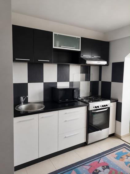 Proprietar vând apartament cu 3 camere, decomandat, Nicolina/Iasi