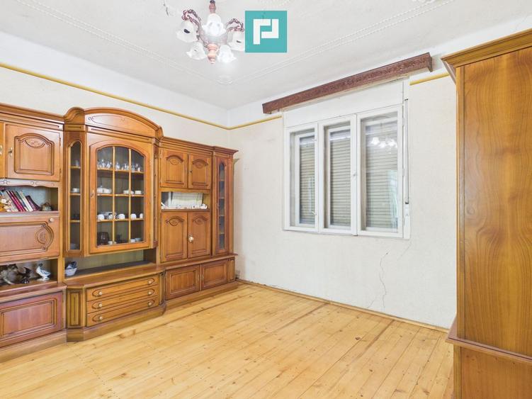 Casă cu 4 camere și teren de 4227mp în Curtici
