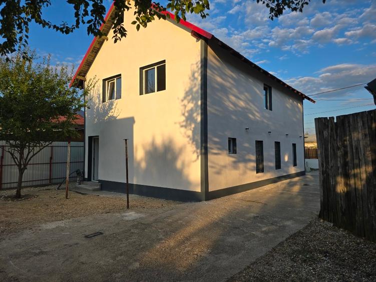 Proprietar, vând casă P+1, în stil (normal), 2006, 90% finalizată în Pitești! St