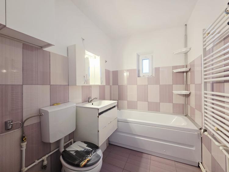 Apartament 3 camere N.Leonard 68mp 2 bai