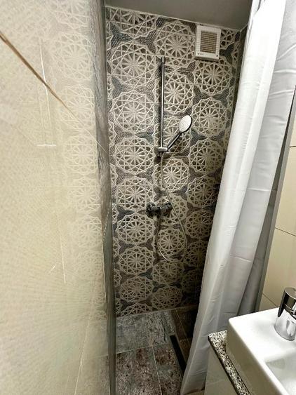Proprietar vând apartament 4 camere, 84 mp, decomandat, zonă centrală Gh. Lazar