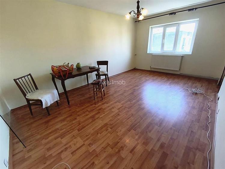 Apartament 3 camere conf 1 decomandat zona Centru - 2
