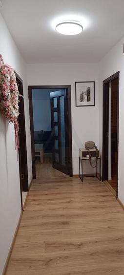 Apartament renovat 3 camere 66 mp utili 2 balcoane 2 bai zona Turnisor