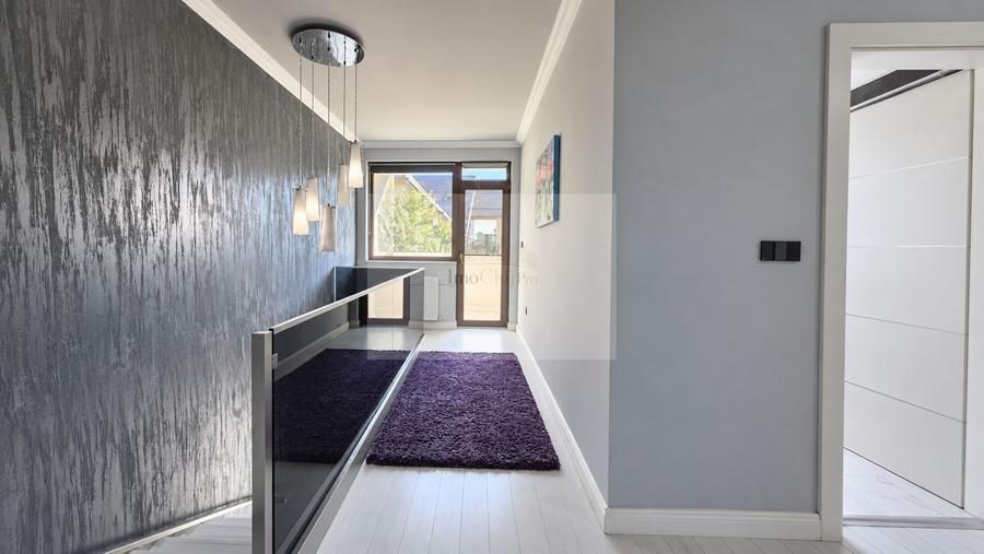 Duplex premium cu 240 mp utili, garaj, terasă și curte amenajată |