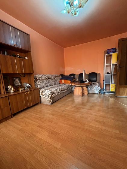 Apartament 3 camere Vanzare | Gorjului (2 minute de metrou) | An 1976