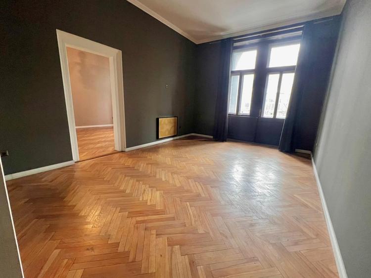 De vânzare apartament 3 camere zona semicentrală