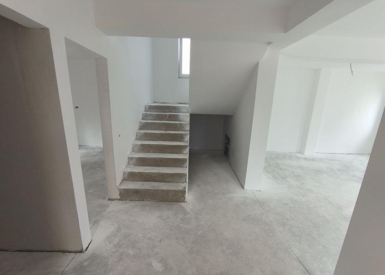Casa individuala 172mp utili, 440mp teren, aproape de transport Dezmir