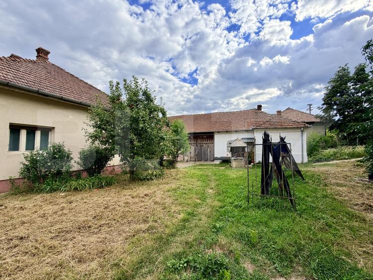 Proprietate cu două case, 145 mp, anexe si teren 1.300 mp, Pâclișa -Alba Iulia