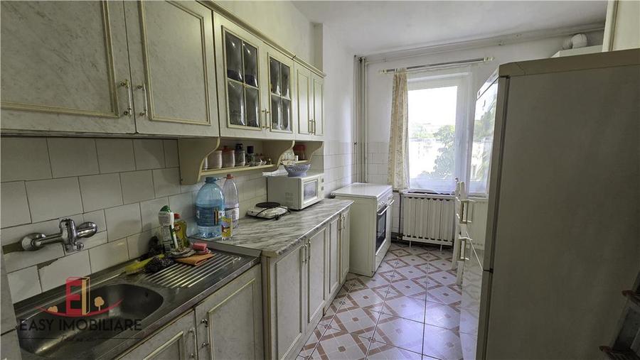 Apartament 3 camere, ideal 2 studeti,Str. Republicii, 7 Noiembrie, imediat ocup
