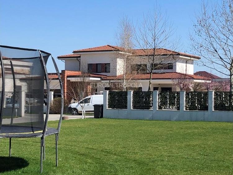 Vila cu piscina si teren 1350 mp - 3