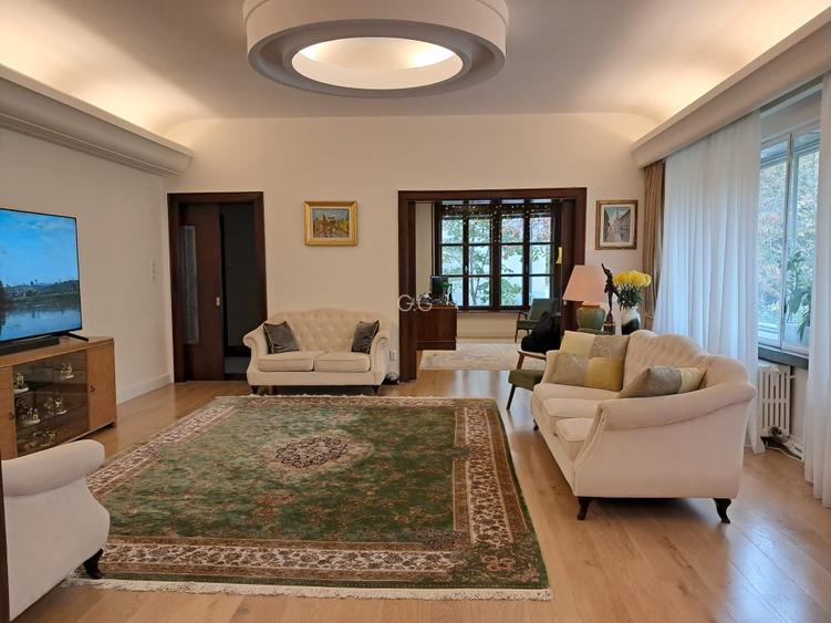 Vand 70% vila Cotroceni, renovat, instalatii noi, garaje, curte, pod, terasa - 4