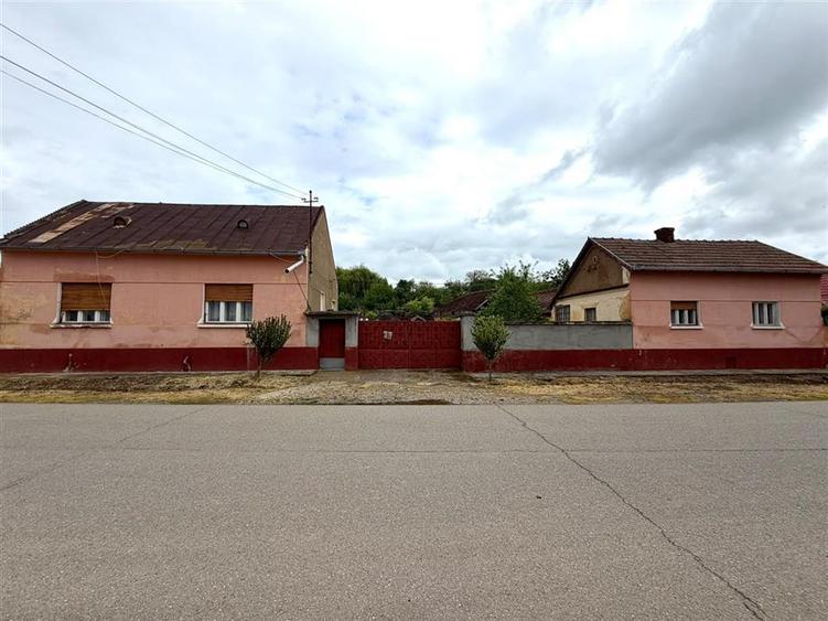 CASA CU TEREN 975 MP | ACCES AUTO | ZONA SANTIMREU | BIHOR