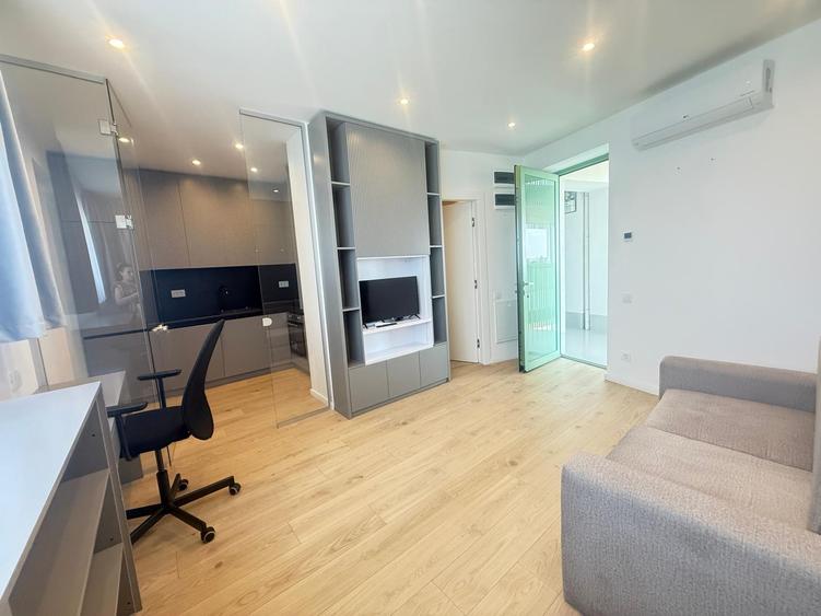 Studio modern 303 by Radacini direct de la proprietar