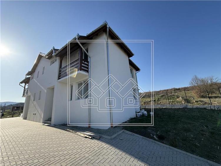 Casa duplex, 5 camere si teren 255 mp - Cisnadie