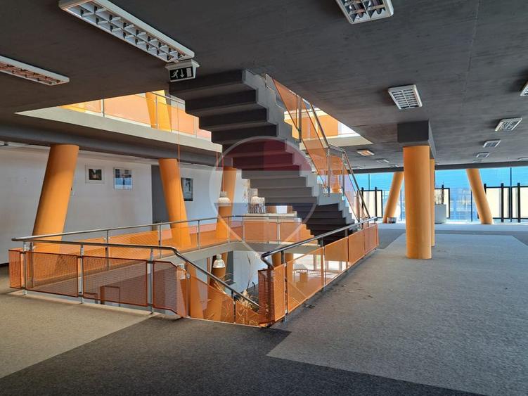 SHOWROOM PREMIUM DE VÂNZARE – 1.500 MP + 900 MP PARCARE EXTERIOARA