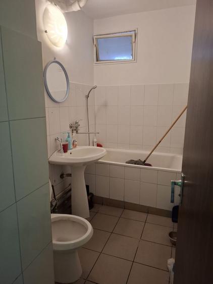 Spatiu Comercial,Calea Bucuresti-Zona Sp. Judetean,vitrina la strada