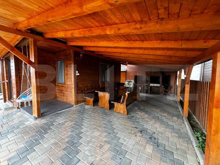 Cabană cu 3 dormitoare, 3 băi, terasă și teren de 400 mp în Băile Figa