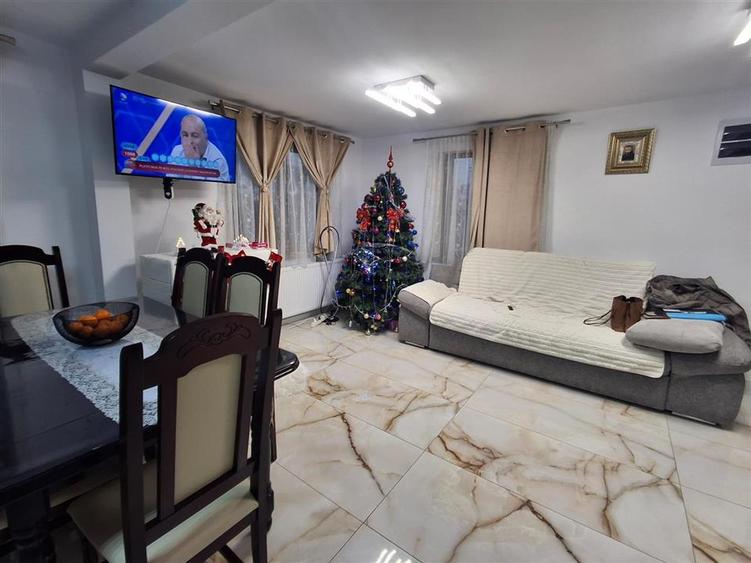 Casa individuala 3 camere 2 bai curte si garaj - zona Talmaciu