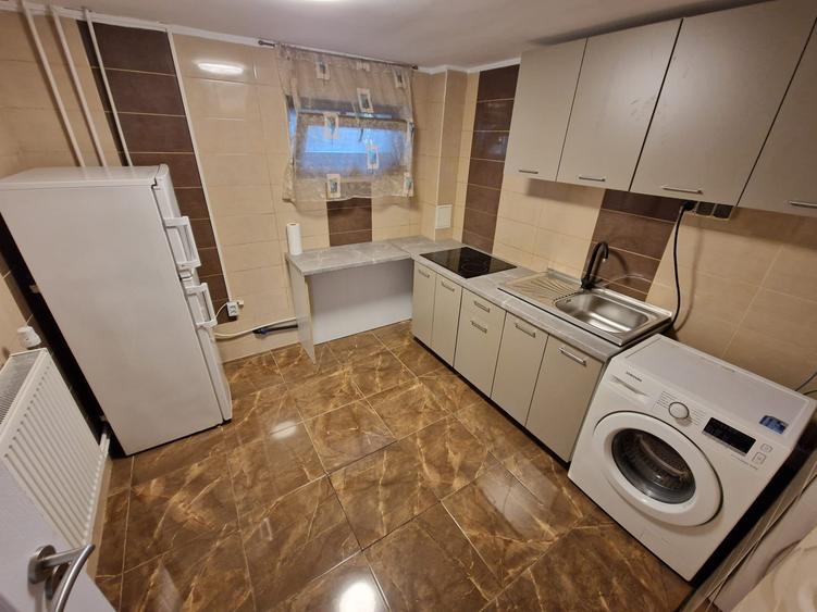 Apartament la casa cu 3 camere in Floresti ,zona Closca