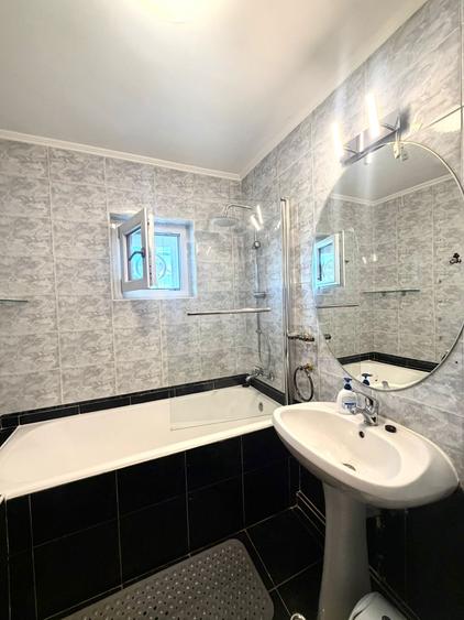 Apartament de 3 camere  - zona DECEBAL