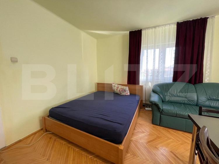Garsoniera, 35 mp, pat matrimonial, zona UMF