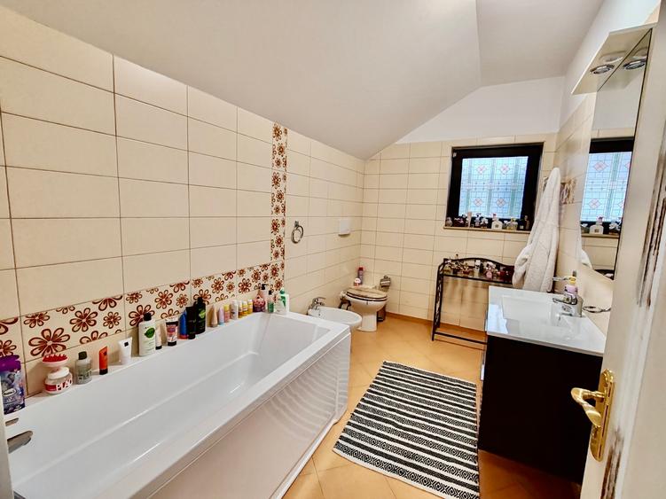 Vila spatioasa de inchiriat 7 camere cu gradina si terasa spectaculoasa