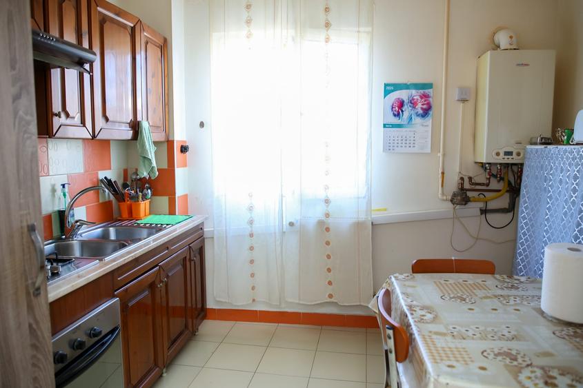 Apartament 4 camere etaj 2 zona centrului vechi Casa de Cultura Adjud - 4