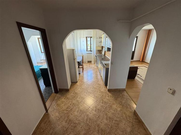 2 cam, hol patrat , logie si balcon, etaj 3 cu acoperis, Piata Moldovei - 4