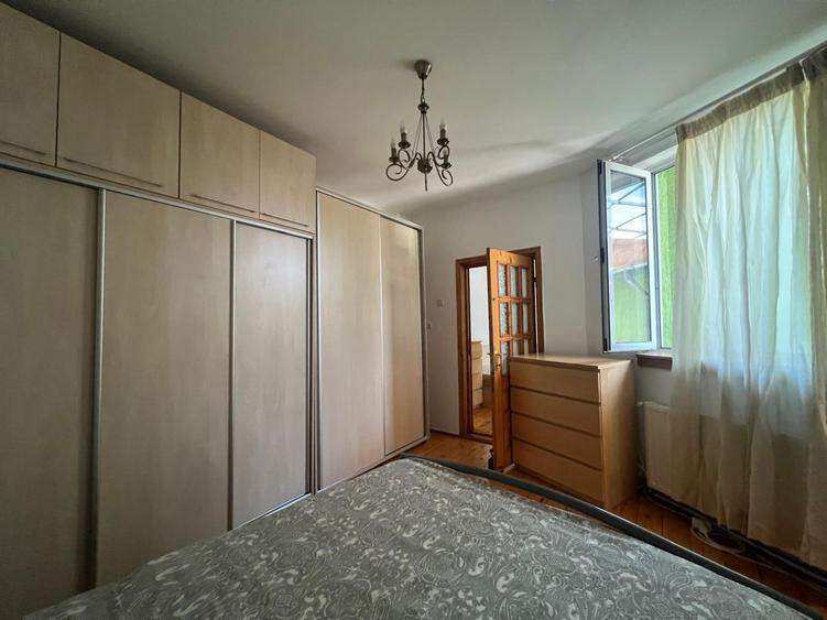 Casa Domenii Herăstrău, 4 camere, 2 băi, curte proprie.
