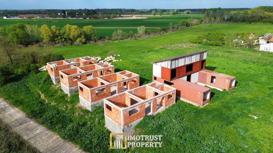 Casă modernă P+1 din containere – teren 575 mp – la 14km de Arad