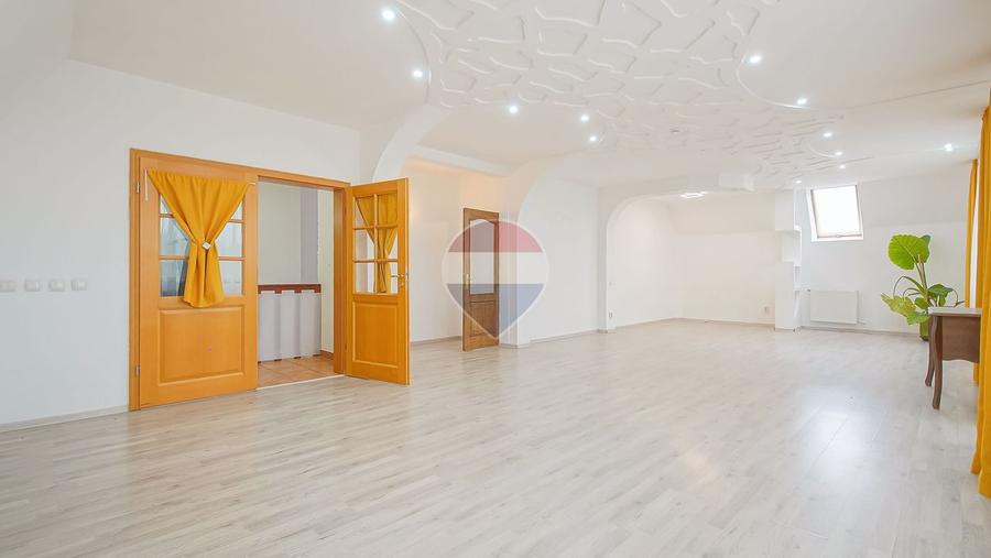 Vila DE INCHIRIAT - Zona BLUMANA