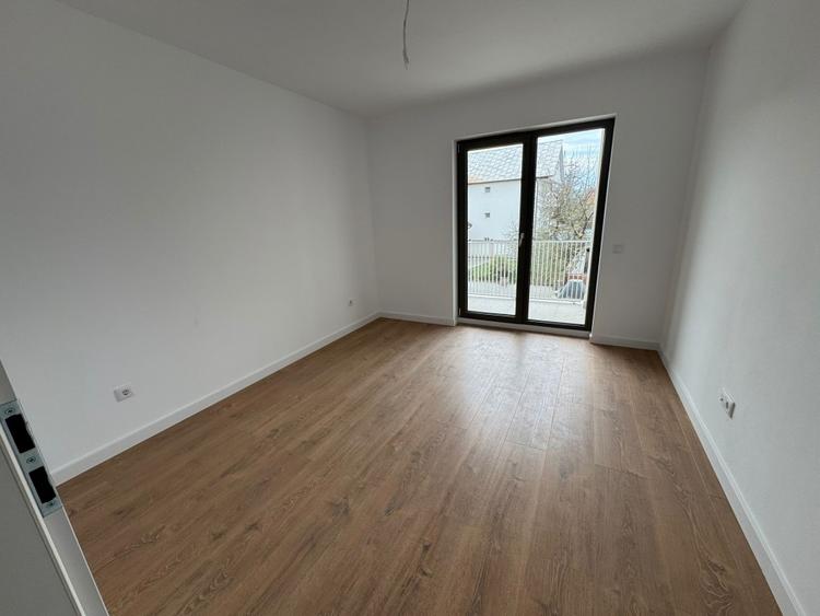 Apartament 3 camere , zona Calea Moldovei
