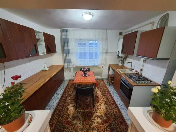Casă tip duplex cu 4 dormitoare de închiriat – ideală pentru familie/ muncitori