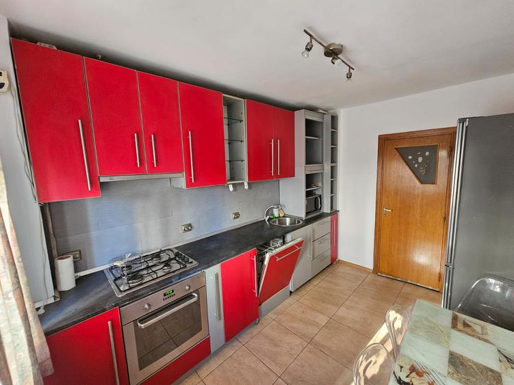 Inchiriere - 4 camere - Lizeanu- Stefan cel Mare