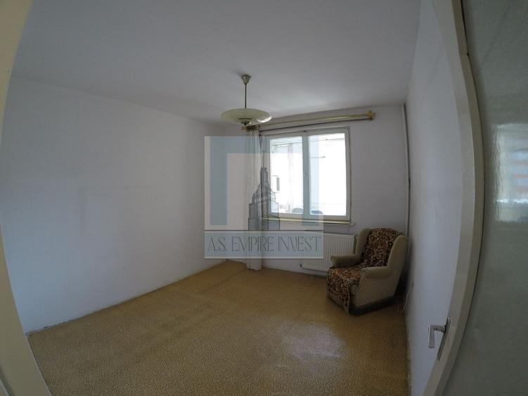 Apartament 3 camere, boxă - zona Grivitei