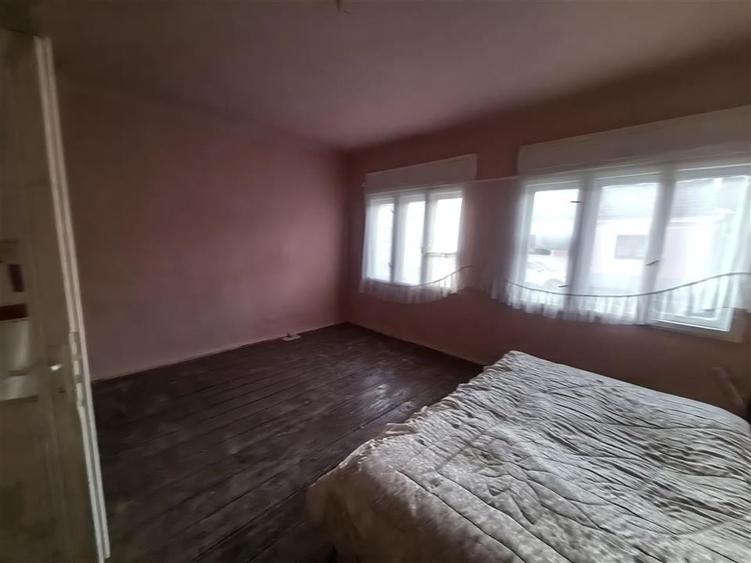 Casa cu 3 camere si pivnita in Lipova