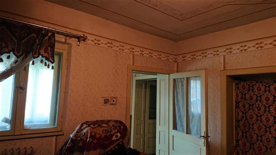Casa si 3919 mp teren intravilan in Bucuresci, jud. Hunedoara