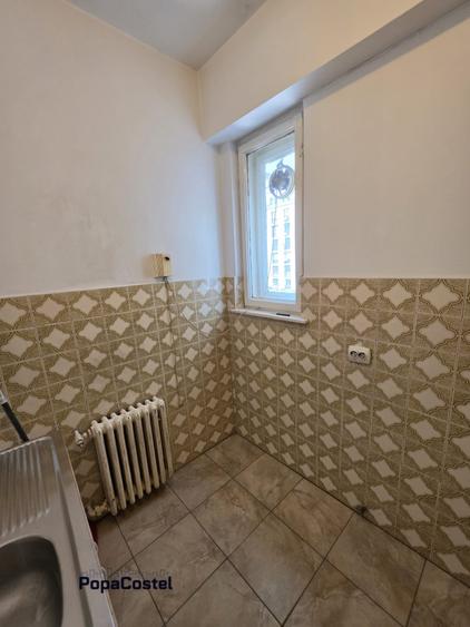 Piata Romana la metrou 2 camere decomandate 46,68 mp etaj 4/8 nemobilat, lift