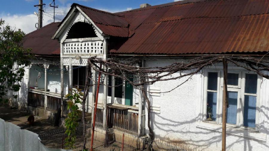 Casa - 5 camere - 181 m² + Teren intravilan 1161 m², Roznov - Neamt