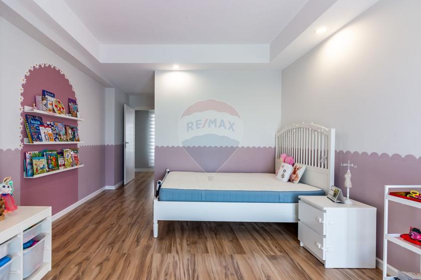 Apartament cu 4 camere de vanzare in Cosmopolis, parcare, terasa 50 mp