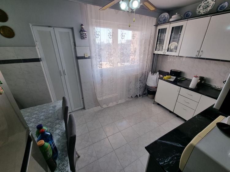 Apartament 3 camere zona Capitol