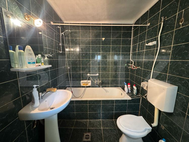 Casă solidă cu garaj și teren de 3.400 mp, Deva