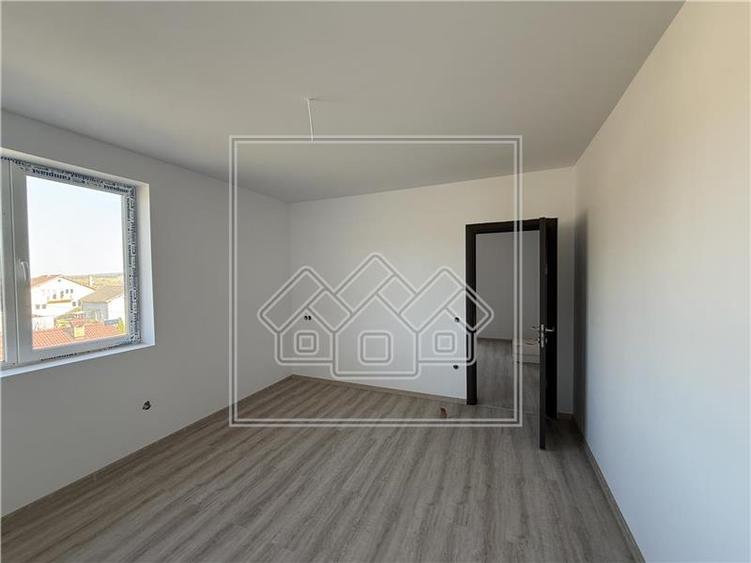 Casa duplex, 5 camere si teren 255 mp - Cisnadie