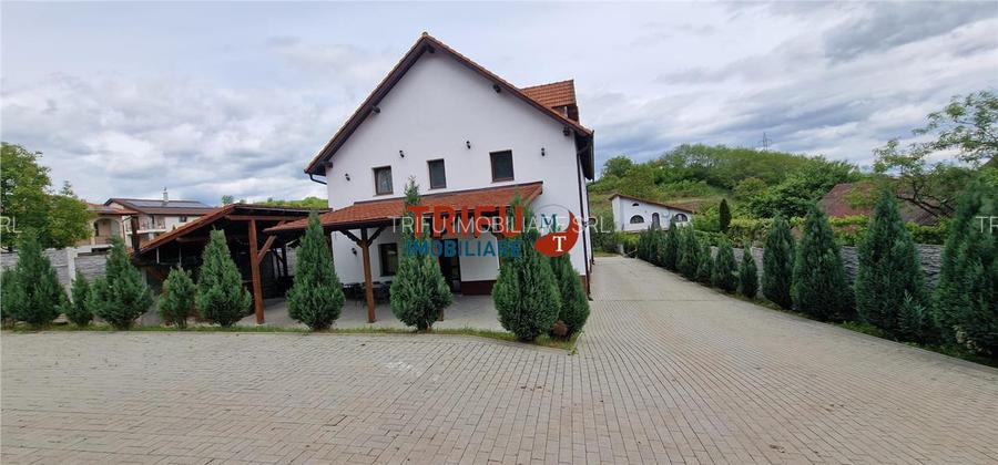 Casă tip pensiune de vânzare cu 6 camere și o casă adiacent& - 3