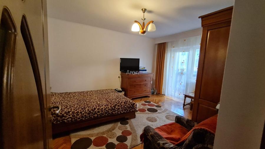 Apartament decomandat 3 camere + living de vanzare in zona Ostroveni - 9