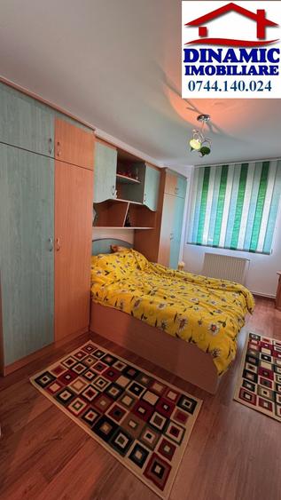 Apartament 3 camere, decomandat, 80 mp – parter înalt – 490 €/lună