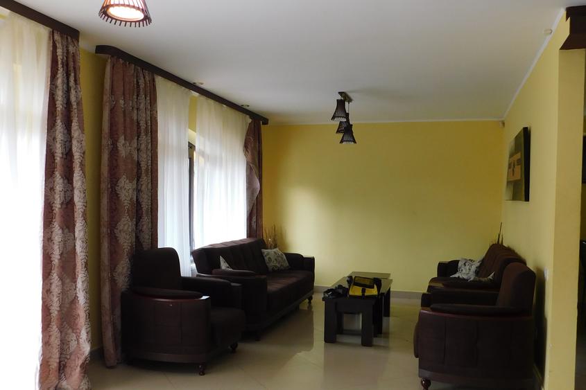 Casă spațioasă cu foisor și panorama frumoasa in Busteni, aproape de natură